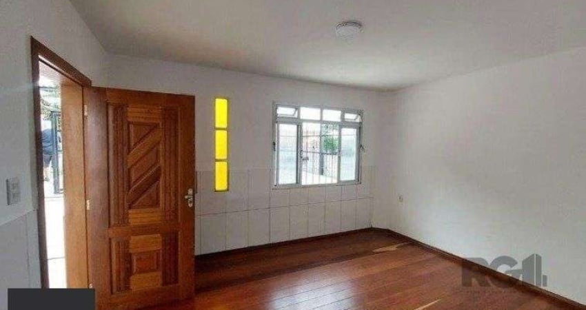 Casa com 2 quartos para alugar na Rua Saudável, 215, Medianeira, Porto Alegre