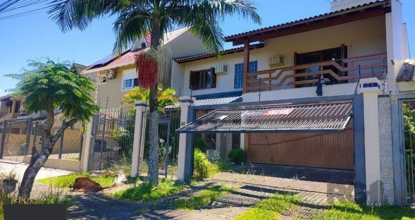 lindíssima e confortável casa com 3 quartos, piscina e 3 vagas no Parque Santa Fé em Porto Alegre!