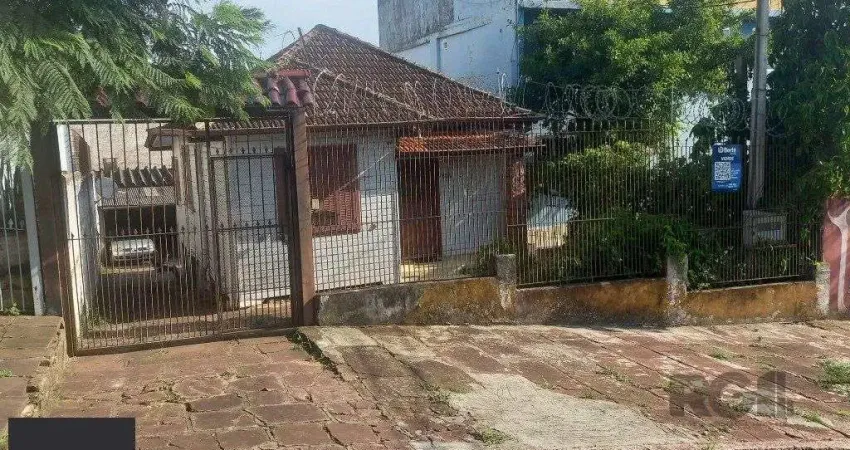 Casa com 3 quartos à venda na Rua Oscar Schneider, 555, Medianeira, Porto Alegre