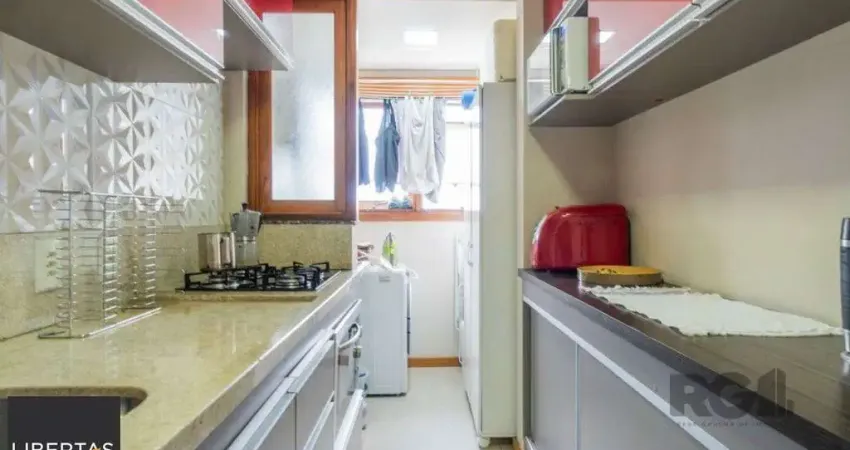 Ótimo apartamento, reformado , dois dormitórios e uma suíte, vaga escriturada.