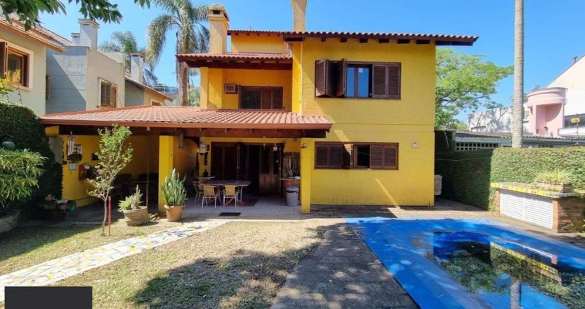 Casa com 4 Dormitórios / Piscina / Terraço / Bairro Ipanema