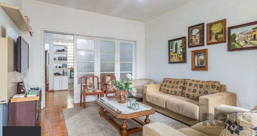 casa  com 3 quartos, 2 banheiros e vaga de garagem,