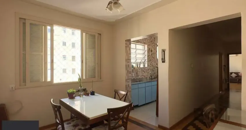 APARTAMENTO 3 DORMITÓRIOS, DE FRENTE E REFORMADO, NO CENTRO HISTÓRICO
