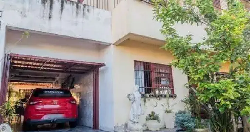Sobrado de 215m² - 4 dormitórios, 5 vagas no bairro Passo das Pedras