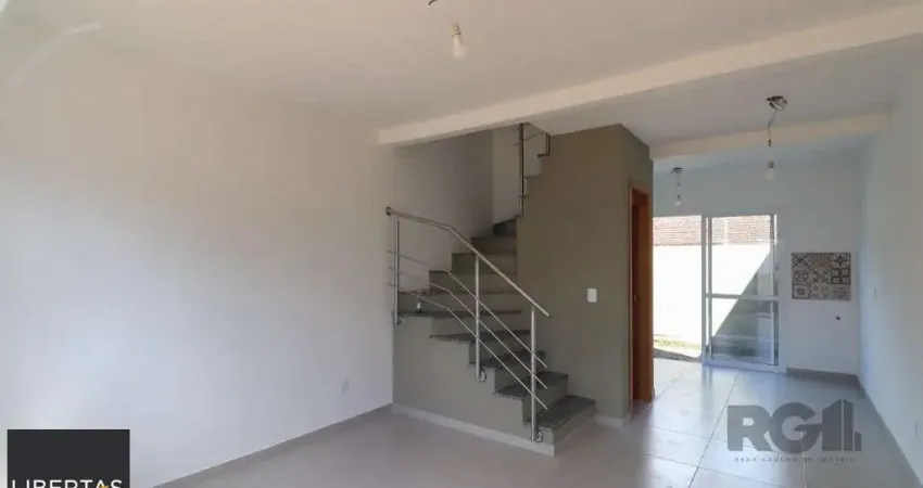 CASA ESTILO SOBRADO COM 2 QUARTOS E PÁTIO, À VENDA NO BAIRRO VILA NOVA, EM PORTO ALEGRE/RS