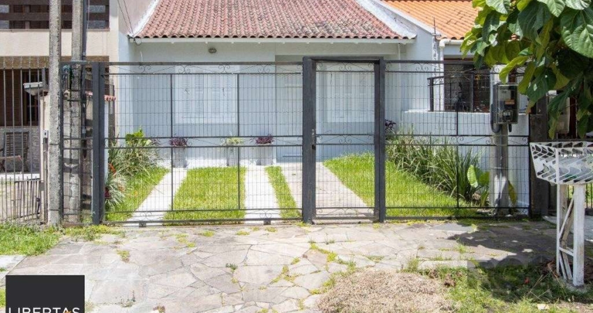 Casa  no Bairro Hípica, 100% reformada, 2 dormitórios, 1 vaga de garagem.