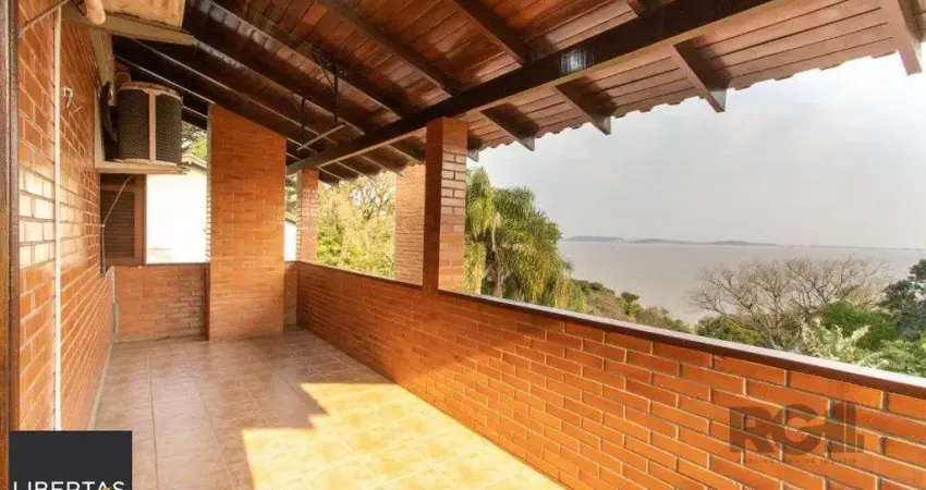 Casa para Venda - 220m², 3 dormitórios, sendo 2 suites, 5 vagas - Espirito Santo