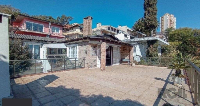 Casa para venda com 4 dormitórios no bairro Cristal