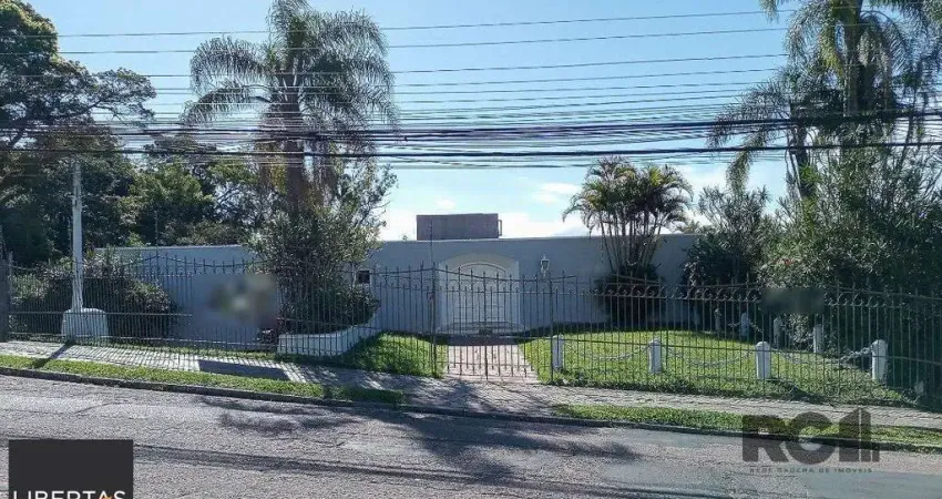 Casa para Venda - 580m², 3 dormitórios, sendo 1 suites, 3 vagas - Santa Tereza