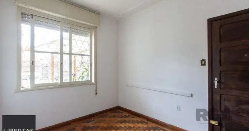 Apartamento térreo, com pátio, 2 quartos - Bairro Menino Deus