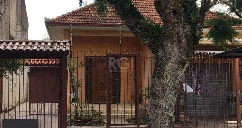 Casa com 3 quartos à venda na Rua Dona Firmina, 766, Vila São José, Porto Alegre