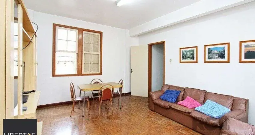 Apartamento a venda na Avenida Alberto Bins com 4 quartos, 2 banheiros, elevador, frente a fundos,  no coração do Centro Histórico de Porto Alegre