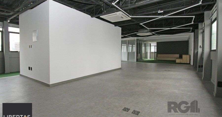 Conjunto com 171,46m² área privativa, com 1 vaga de garagem.