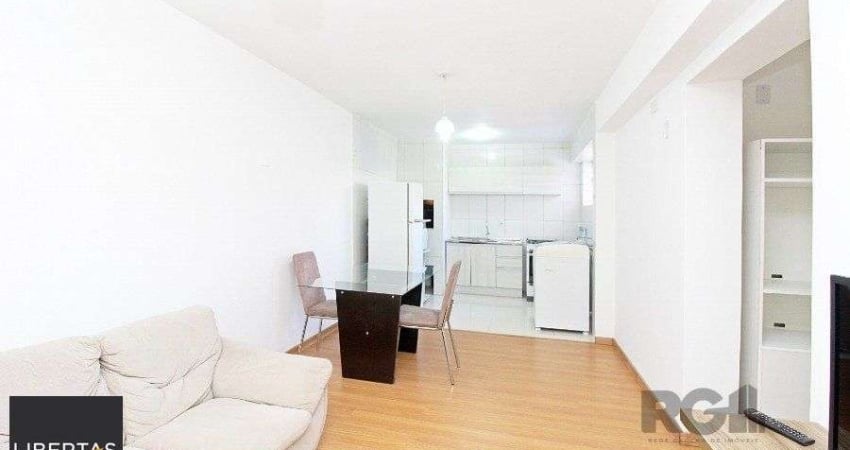 Apartamento 2 dormitórios com excelente localização, ventilado e iluminado., mobiliado, com churrasqueira ,  split nos quartos.