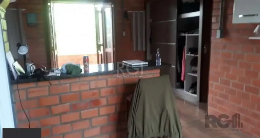 Casa com 3 dormitórios, sendo 1 suíte no bairro Hípica