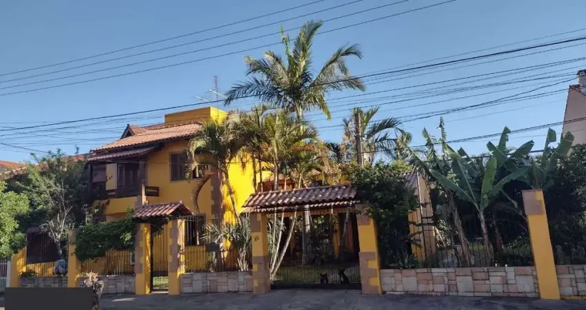 Casa para Venda - 693.6m², 5 dormitórios, sendo 3 suites, 4 vagas - Hípica
