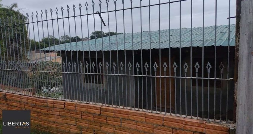 Casa de dois dormitórios localizada no Bairro Nonoai
