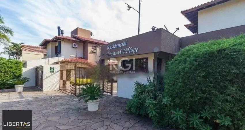 Excelente casa em condomínio com três (3) dormitórios, uma (1) suíte, duas (2) vagas de garagem próximo  ao Barra Shopping , no bairro  Cristal em Porto Alegre.