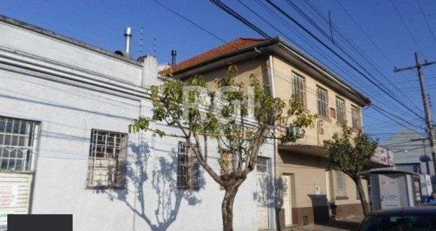 Prédio residencial e comercial, no bairro Navegantes em Porto Alegre