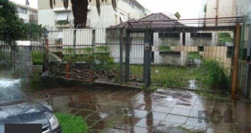 Casa à venda 350 m²  Rua Lagoinha, Petrópolis, Porto Alegre