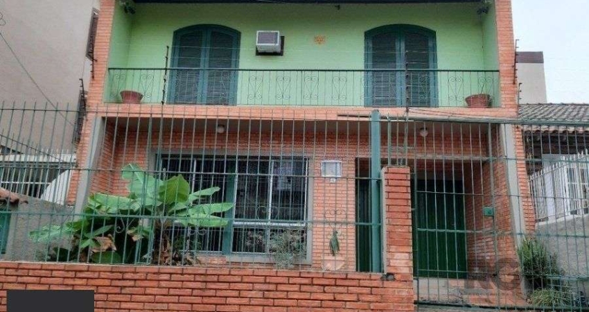 Casa de 130m² com 3 dormitórios no bairro Jardim Botânico.
