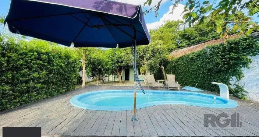 Excelente casa de 130m² com 2 dormitórios e piscina.