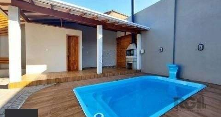 Excelente casa de 85m² com 2 dormitórios, piscina e 6 vagas.