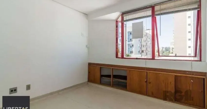 Sala comercial de 36m² no bairro Menino Deus