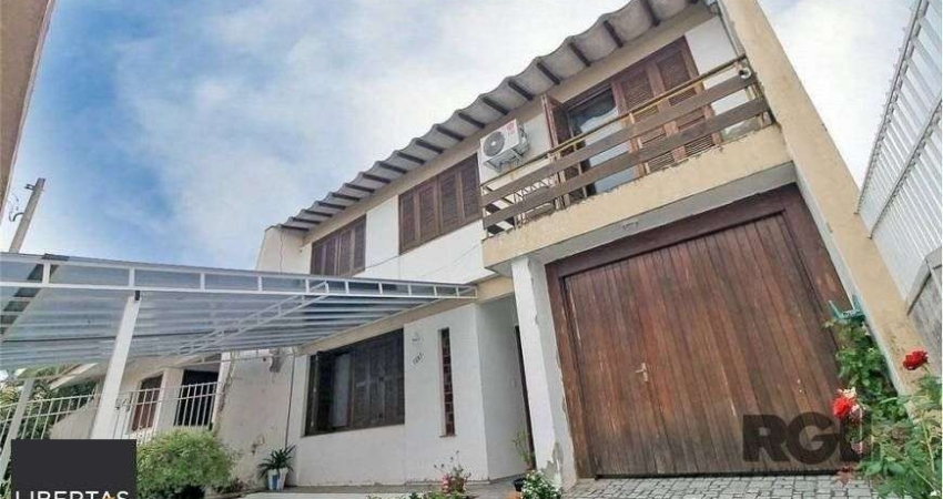 Casa de 285m² - 4 dormitórios, 4 vagas no bairro Bom Jesus