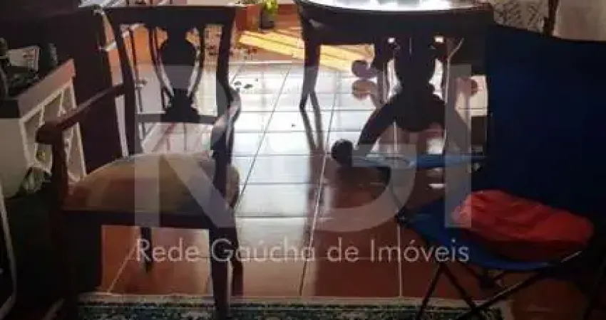 Apartamento desocupado, 2 quartos, andar alto, garagem na cidade baixa.