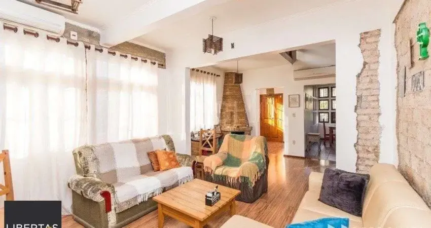 BELO SOBRADO REFORMADO 3 DORMITÓRIOS - BAIRRO NONOAI