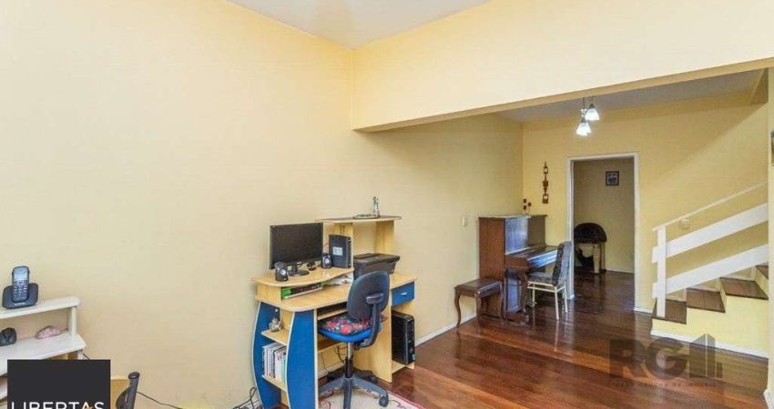 Casa com 3 quartos à venda na Rua Santiago Dantas, 349, Cascata, Porto Alegre