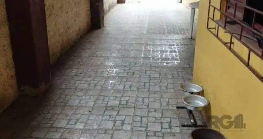 Casa com 2 quartos à venda na Rua Coronel Timóteo, 171, Camaquã, Porto Alegre
