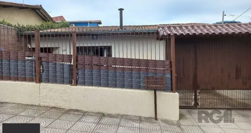 Casa 2 dormitórios com piscina na Vila Nova Porto Alegre
