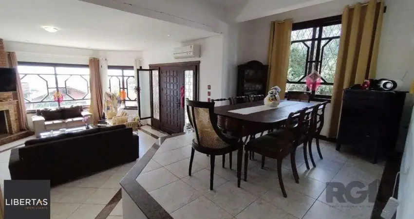 Sobrado, 5 quartos, 2 suites, pátio, 3 vagas - Bairro Vila Nova