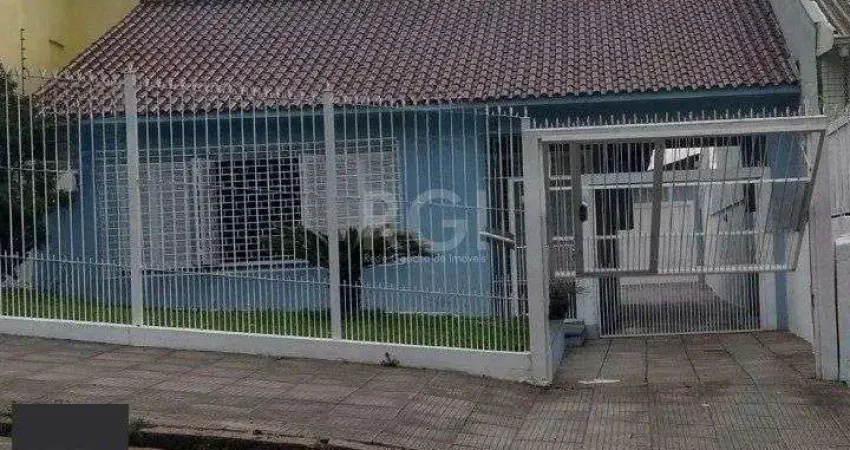 Casa para Venda - 249.86m², 3 dormitórios, sendo 1 suites, 4 vagas - Medianeira