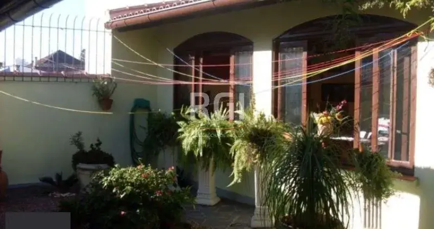 Casa para Venda - 200m², 4 dormitórios, sendo 1 suites, 4 vagas - Jardim Lindóia