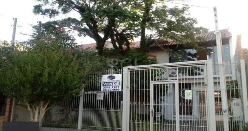 Casa para Venda - 300m², 3 dormitórios, sendo 1 suites, 5 vagas - Jardim Itu