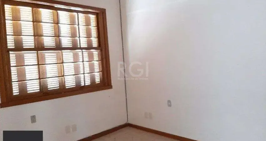 Casa para Venda - 150m², 3 dormitórios, sendo 1 suites, 4 vagas - Floresta