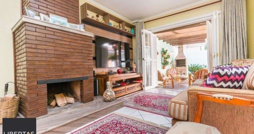 Casa para Venda - 258m², 3 dormitórios, sendo 1 suites, 4 vagas - Teresópolis