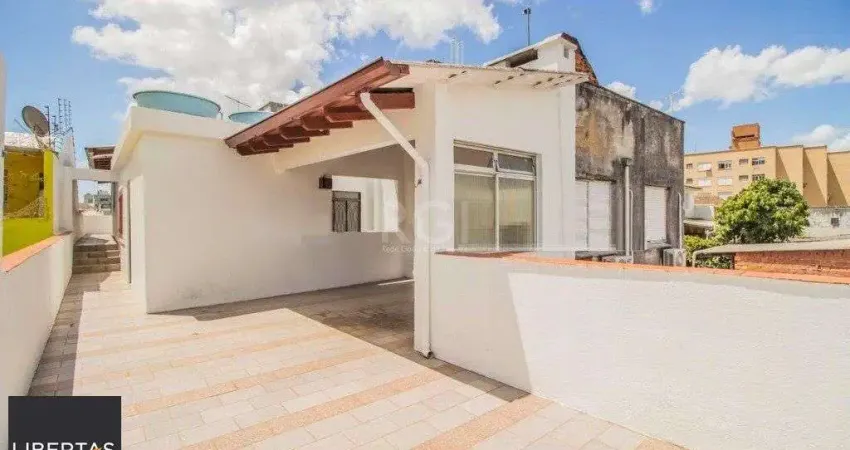 Casa para Venda - 440m², 3 dormitórios, sendo 2 suites, 2 vagas - Cidade Baixa
