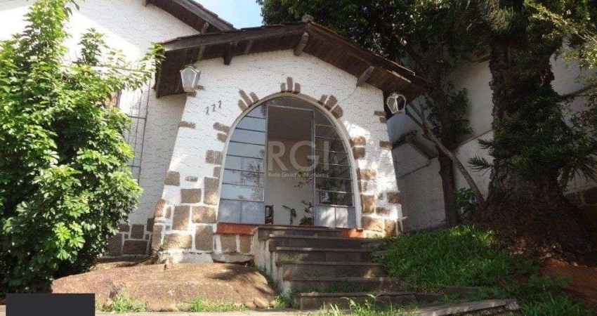 Casa para Venda - 250m², 3 dormitórios,  - Medianeira