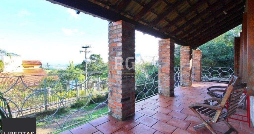 Casa para Venda - 269.06m², 4 dormitórios, sendo 2 suites, 5 vagas - Teresópolis