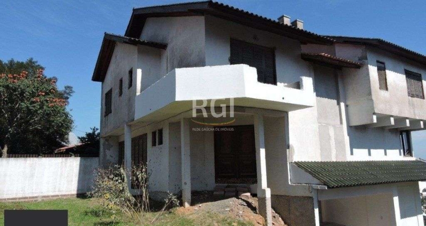 Casa para Venda - 300m², 5 dormitórios, sendo 3 suites, 5 vagas - Teresópolis