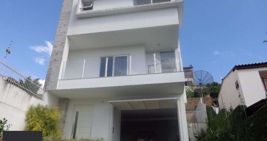 Casa para Venda - 217m², 3 dormitórios, sendo 1 suites, 5 vagas - Teresópolis