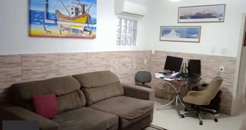 Casa para Venda - 140m², 5 dormitórios, 2 vagas - Cavalhada, Porto Alegre