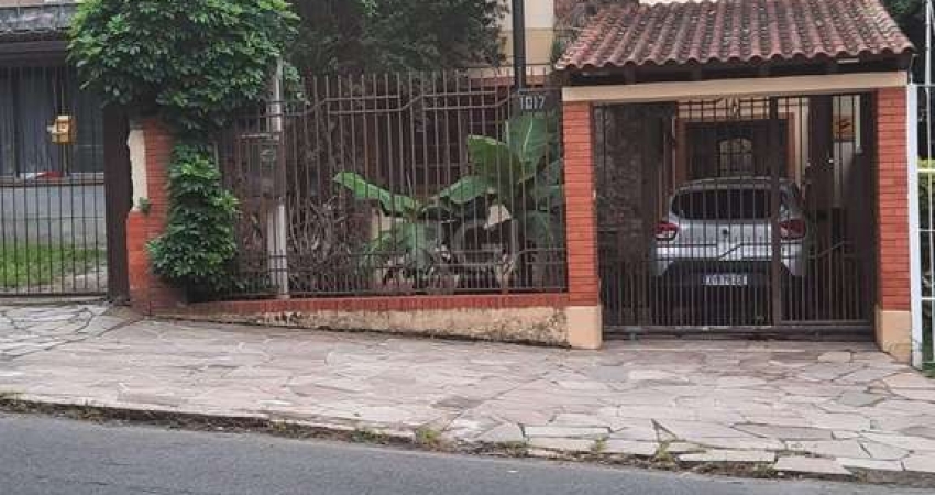 Casa para Venda - 347m², 5 dormitórios, sendo 2 suites, 3 vagas - São João