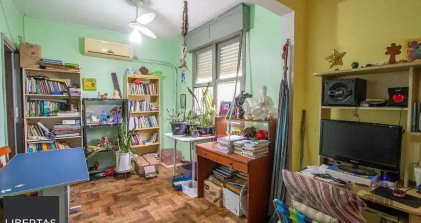 Apartamento de três dormitórios com vaga no Conjunto Residencial Roque Calage, bairro Passo da Areia em Porto Alegre.