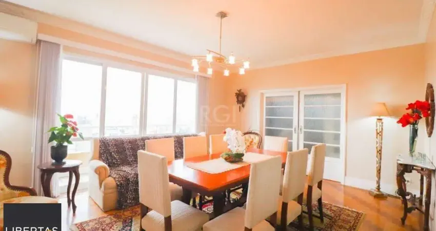 Apartamento á venda com 3 dormitórios com 1 suíte com sacada + 2 sacadas na sala e living, 233,85M²  e 1 vaga de garagem escriturada e coberta, no Bairro Independência em Porto Alegre.