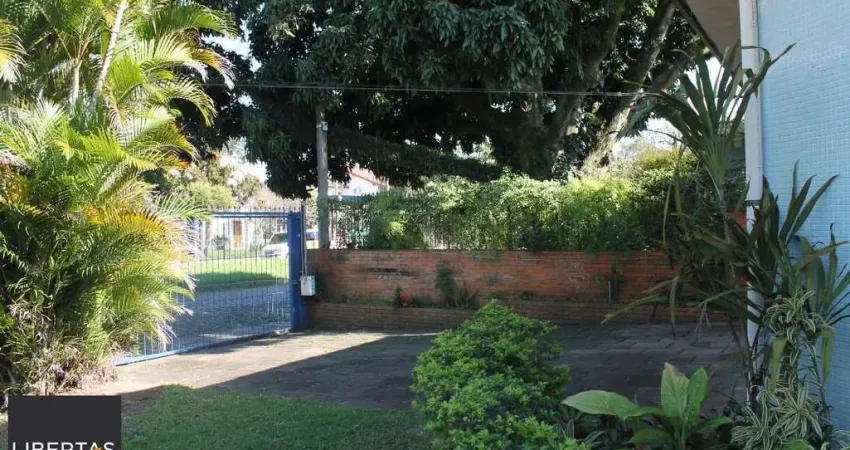 Casa para Venda - 221m², 3 dormitórios, sendo 1 suites, 4 vagas - Tristeza